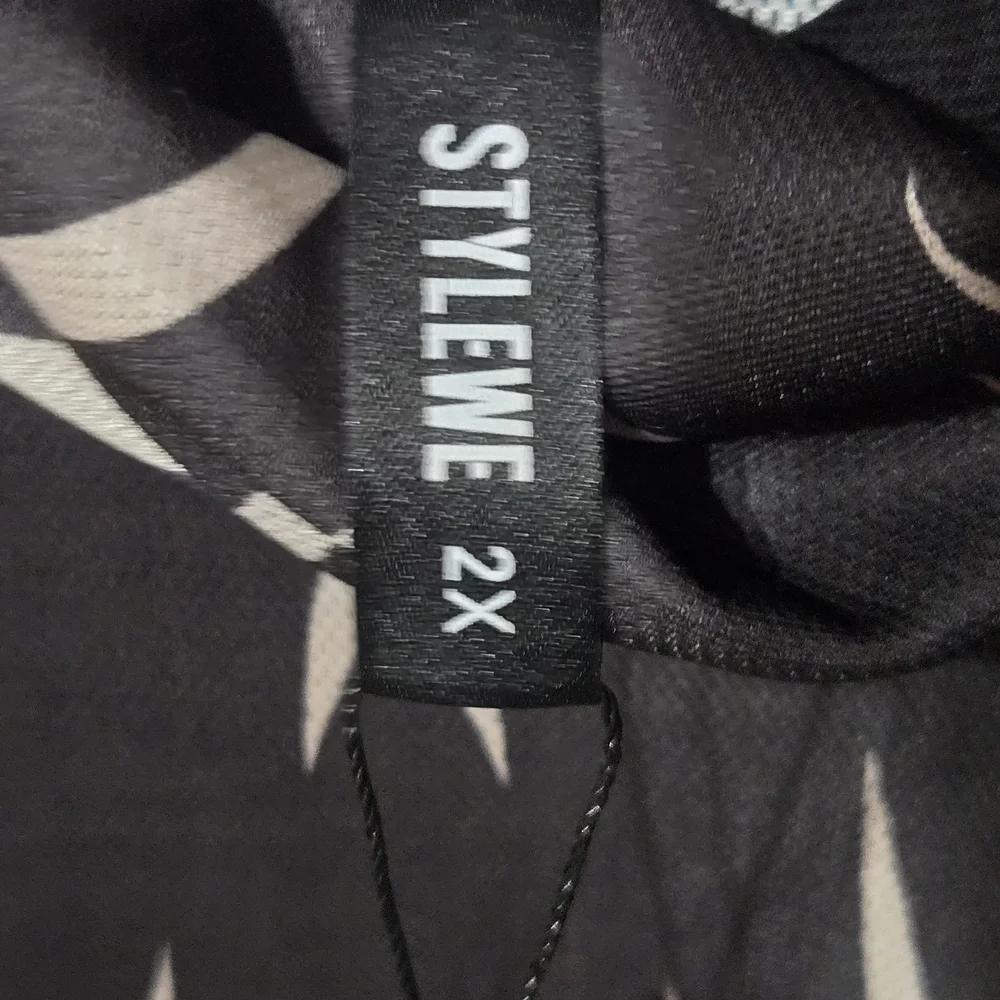 STYLEWE Monochrome Geometric Long Sleeve Top - Picture 3 of 5